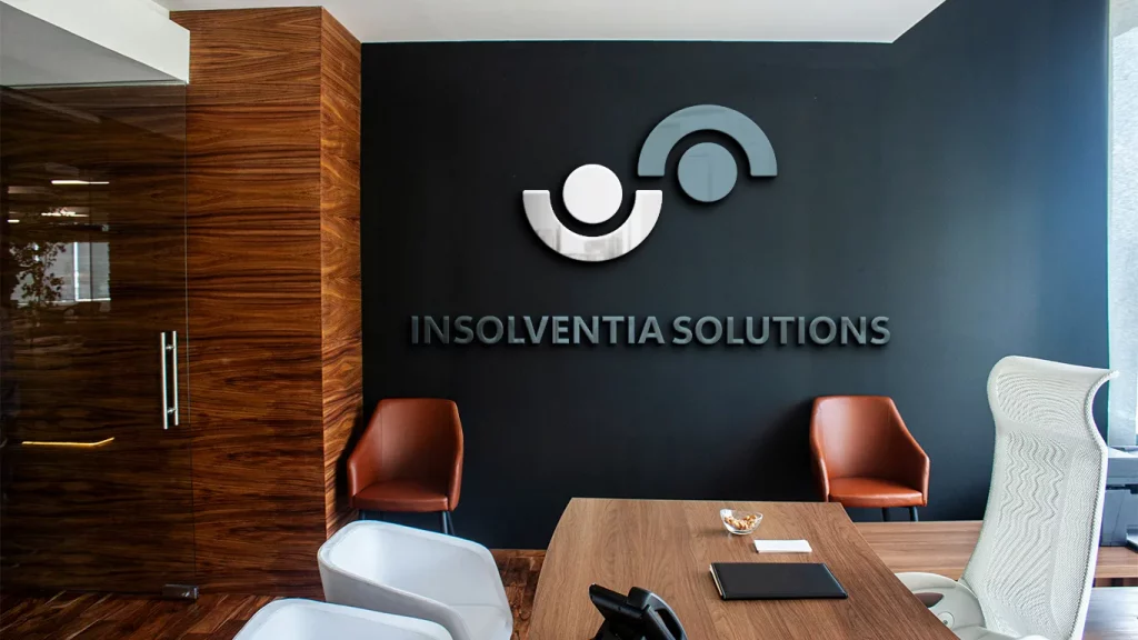 INSOLVENTIA SOLUTIONS NO ESTÁS SOLO ANTE LA INSOLVENCIA Convierte esta crisis en un nuevo comienzo con el apoyo de nuestro equipo experto de Insolventia Solutions.